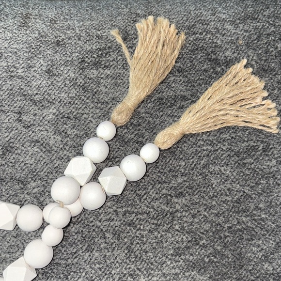 * Distressed White Wood Beaded Jute Twine With Tassels Garland Decor NEW - Picture 3 of 5